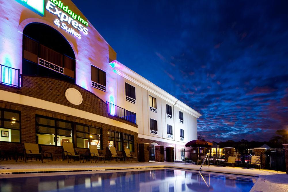 Holiday Express & I-10 By Ihg Hotel Quincy